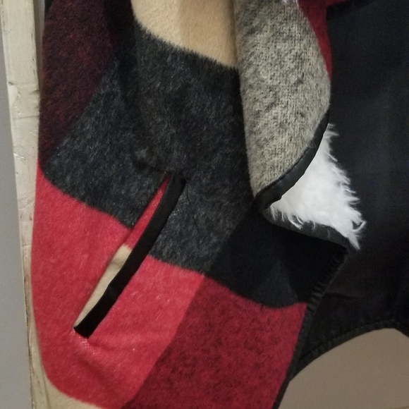 Faux Fur Vest - Picture 2 of 3